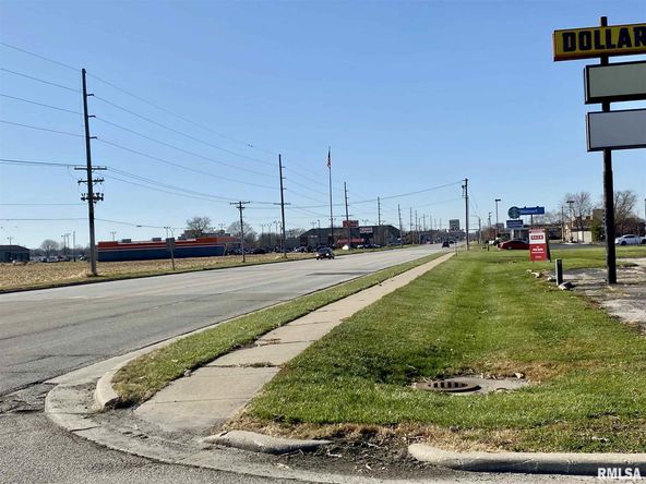 E JACKSON Street: E JACKSON Street, Macomb, IL 61455